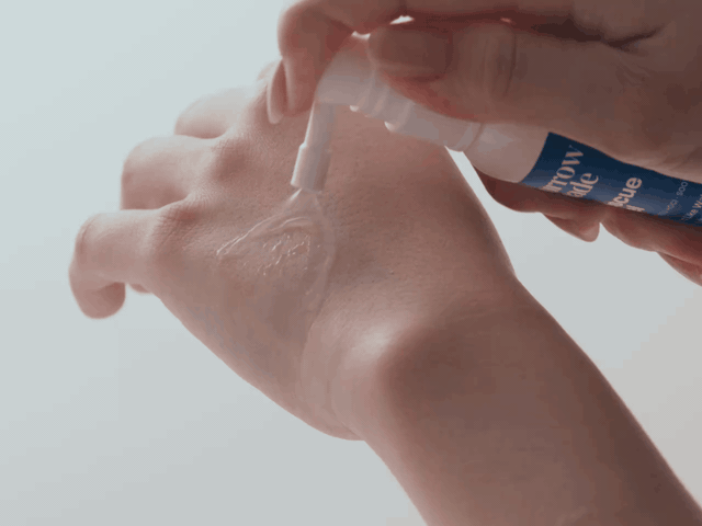 Rescue Gel demonstration showing the spray forming a gel.